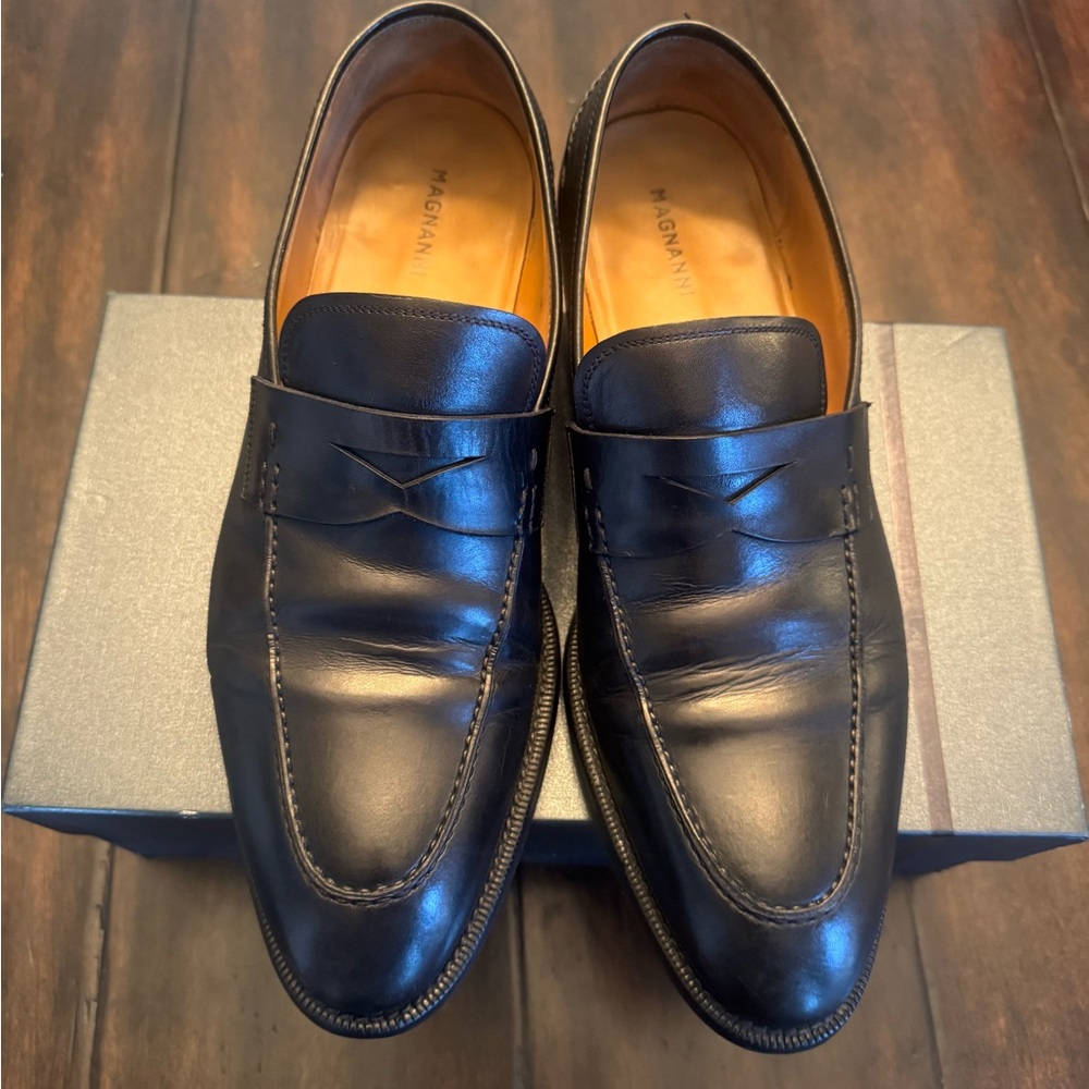 Magnanni Elegant Black Leather Slip-Ons